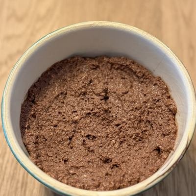 Schüssel mit selbstgemachter Haselnusscreme