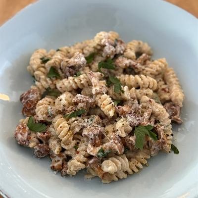 Fusilli mit Pfifferlingen, Ricotta und Petersilie