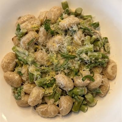 Gnocchi mit grünem Spargel und Parmesan